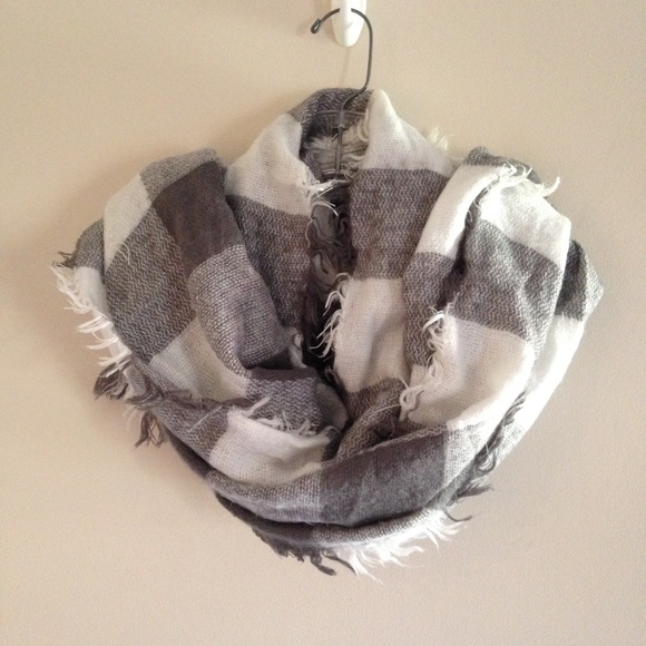 Fuzzy Gray and White Plaid Rectangle Blanket Scarf - Picture 3 of 9
